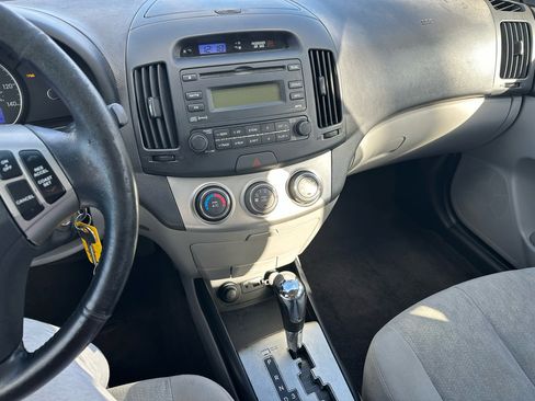 Used 2010 Hyundai Elantra SE image 19