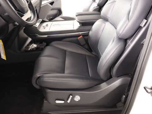 New 2026 Lincoln Navigator Reserve w/ Jet Appearance Package image 11