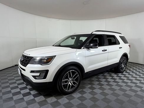 Used 2017 Ford Explorer Sport w/ Equipment Group 401A image 2