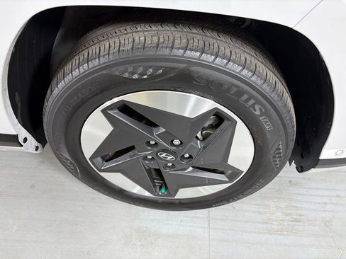 Used 2024 Hyundai Kona Limited FWD image 10