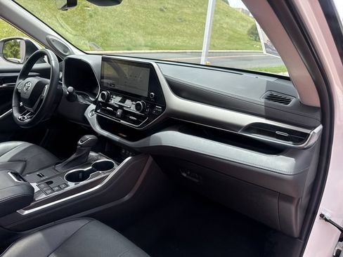 Used 2023 Toyota Highlander Limited AWD/4WD image 32