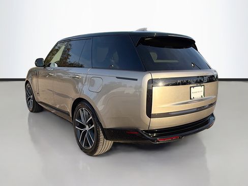 Used 2025 Land Rover Range Rover SE image 3