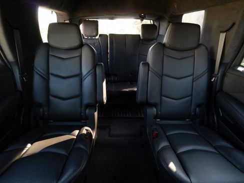 Used 2020 Cadillac Escalade Platinum image 27