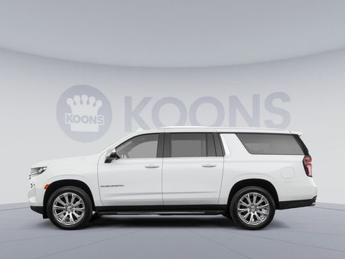 Used 2021 Chevrolet Suburban RST w/ Luxury Package image 2