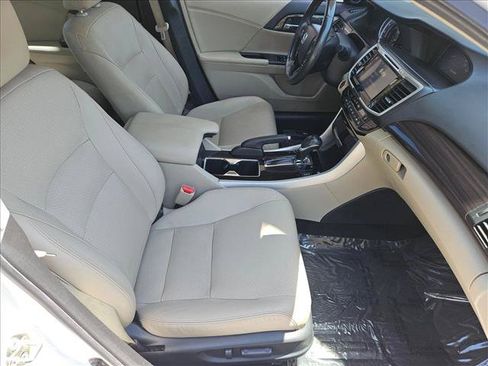 Used 2016 Honda Accord Touring image 26