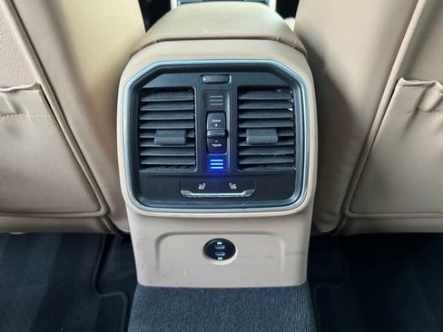 Certified 2022 Porsche Macan S AWD/4WD image 35