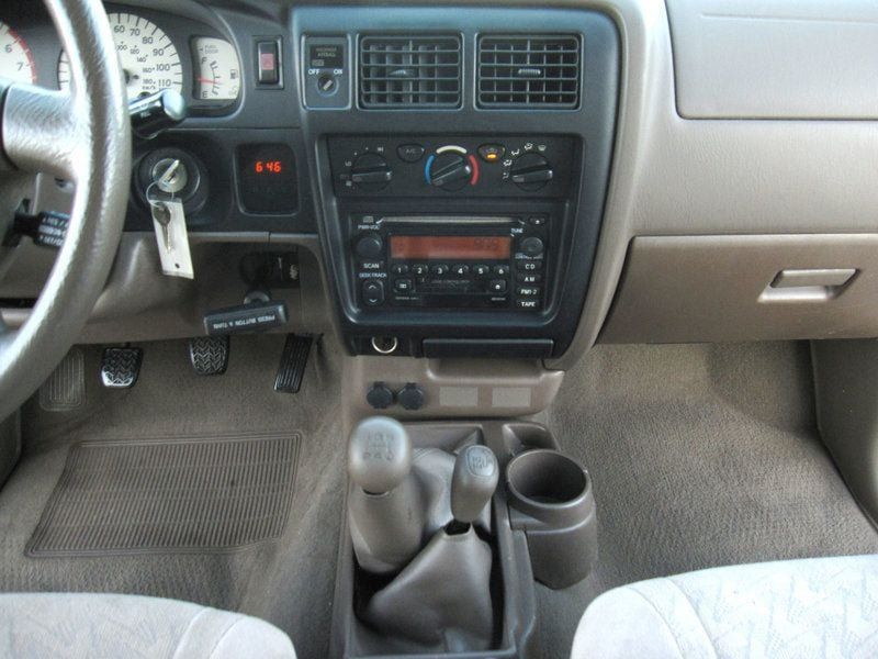Used 2003 Toyota Tacoma 4x4 Xtracab V6 w/ SR5 Pkg image 21