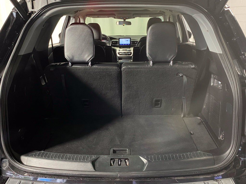 Used 2020 Ford Explorer XLT w/ Equipment Group 202A AWD/4WD image 30