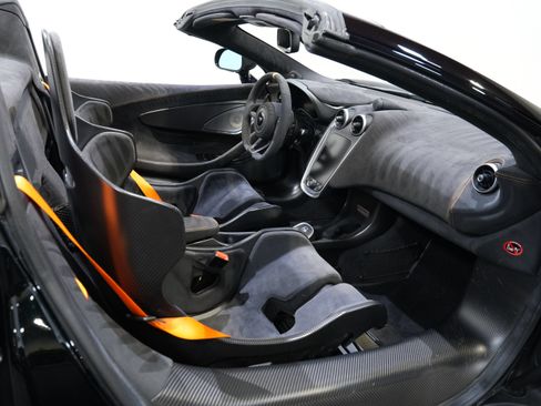Used 2020 McLaren 600LT Spider RWD image 38