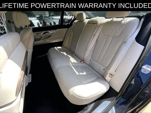 Used 2020 BMW 740i w/ Premium Package RWD image 31