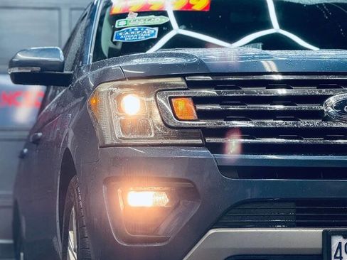 Used 2018 Ford Expedition XLT w/ Equipment Group 202A image 3