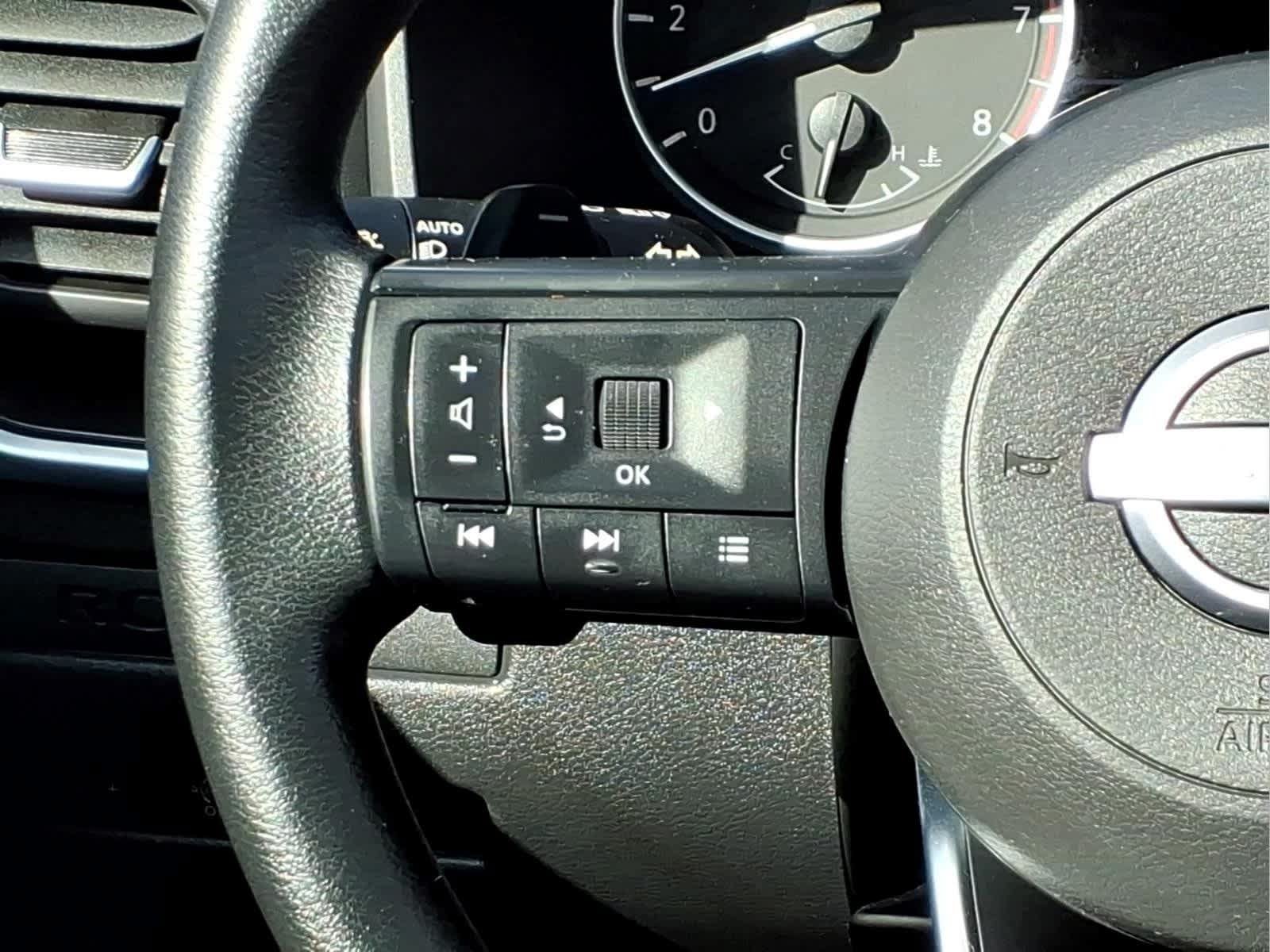 Used 2023 Nissan Rogue S AWD/4WD image 21