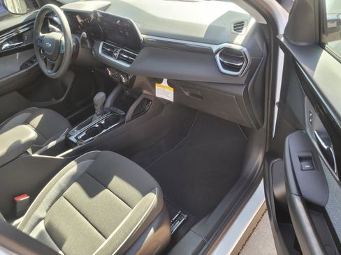 New 2026 Chevrolet TrailBlazer LT w/ Midnight Edition FWD image 6