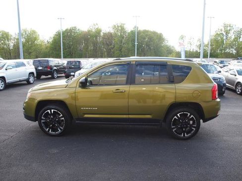 Used 2012 Jeep Compass Latitude AWD/4WD image 3