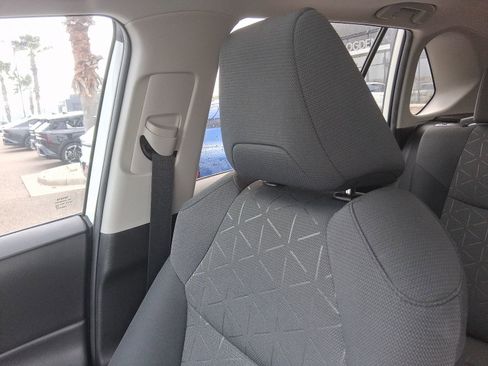 Used 2021 Toyota RAV4 XLE w/ Convenience Package FWD image 15