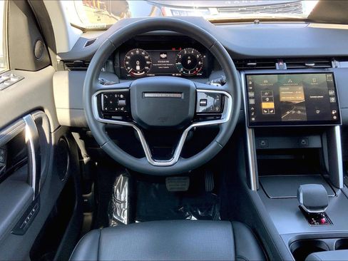 Used 2024 Land Rover Discovery Sport S image 5