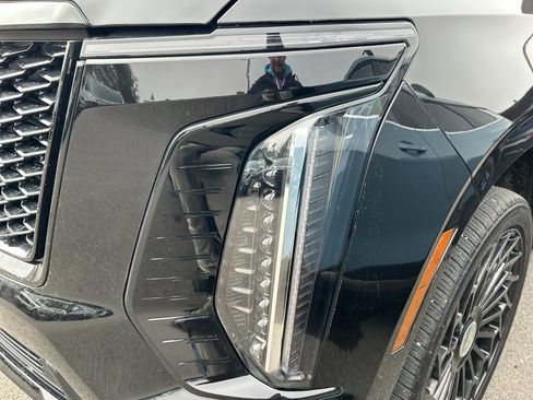 Certified 2025 Cadillac Escalade ESV Sport w/ Touring Package image 9