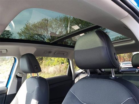 New 2025 Volkswagen Taos SE image 7