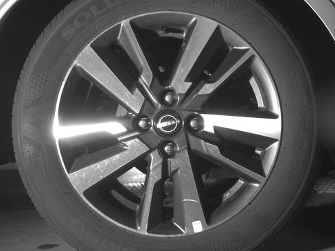 Used 2025 Nissan Versa SV FWD image 15