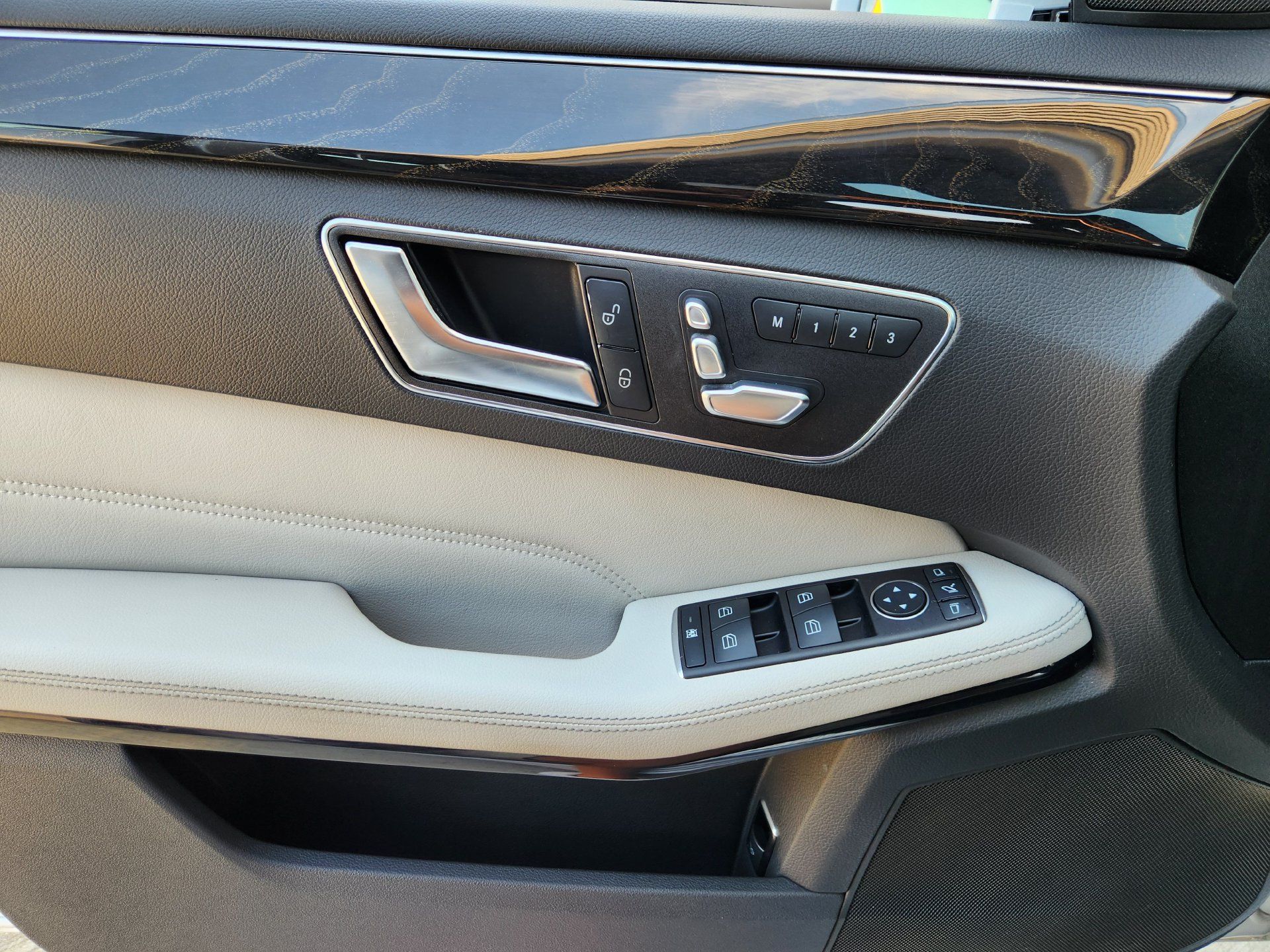 Used 2016 Mercedes-Benz E 350 Sedan image 24