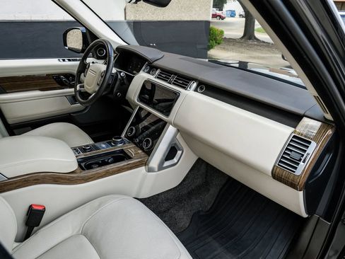 Used 2019 Land Rover Range Rover Supercharged AWD/4WD image 18