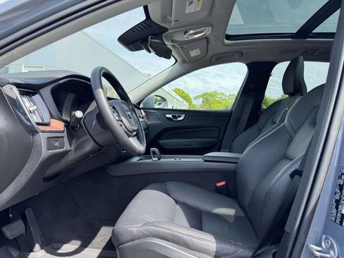 Certified 2023 Volvo XC60 B5 Plus AWD/4WD image 16