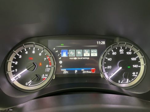 Used 2024 Toyota Highlander XLE AWD/4WD image 9
