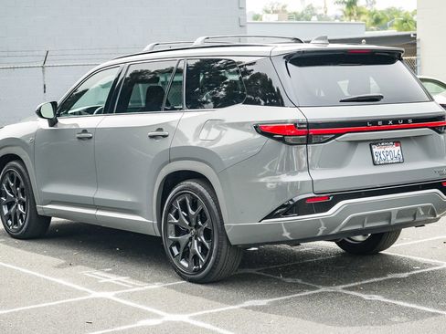 Used 2025 Lexus TX 500h AWD w/ Technology Package image 4