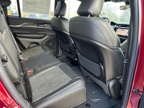 New 2026 Jeep Grand Cherokee Altitude image 28