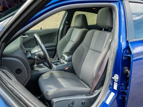 Used 2019 Dodge Charger SXT RWD image 13