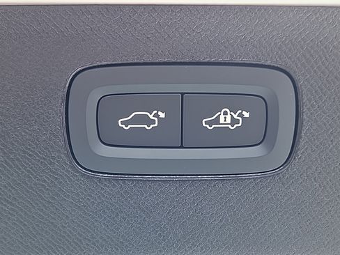 New 2026 Volvo XC90 B6 Plus w/ Protection Package Premier image 13