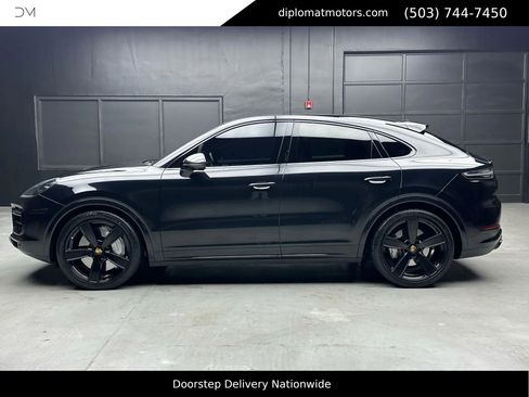 Used 2022 Porsche Cayenne Turbo w/ Performance Package (PG2) image 3