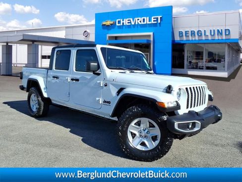 Used 2023 Jeep Gladiator Sport image 1