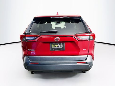 Used 2022 Toyota RAV4 LE image 7