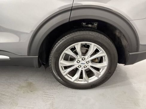 Used 2023 Ford Explorer Limited w/ Limited Technology Package AWD/4WD image 6