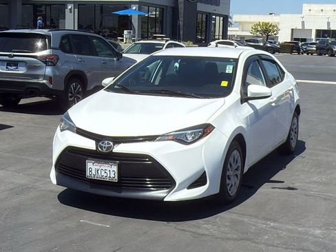 Used 2018 Toyota Corolla LE FWD image 3