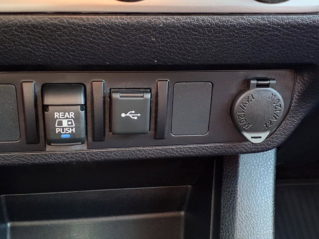 Used 2023 Toyota Tacoma SR5 w/ Technology Package AWD/4WD image 9