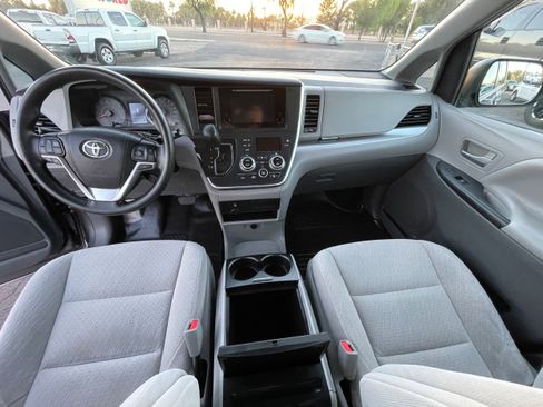 Used 2015 Toyota Sienna LE image 20