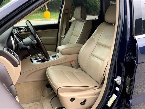 Used 2018 Jeep Grand Cherokee Overland AWD/4WD image 23