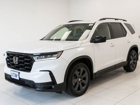 Used 2025 Honda Pilot Sport image 6