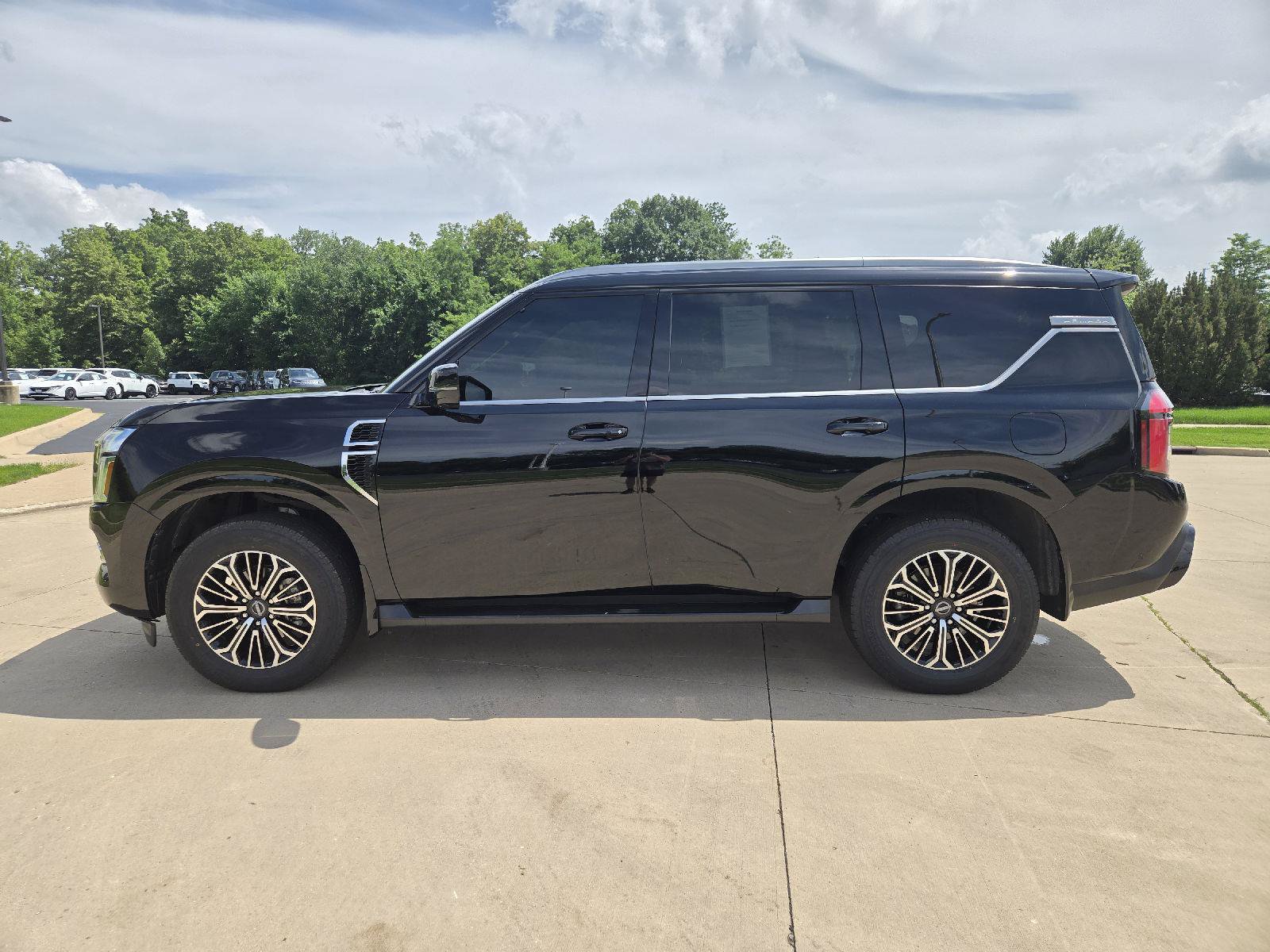 Used 2025 Nissan Armada SL w/ Captain's Chari Seat Package AWD/4WD image 5