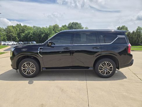 Used 2025 Nissan Armada SL w/ Captain's Chari Seat Package AWD/4WD image 5
