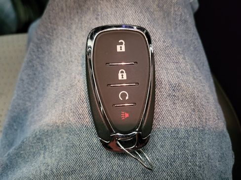 Used 2025 Chevrolet Trax LT w/ LT Convenience Package image 32