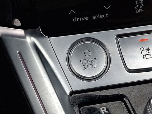 Used 2019 Audi e-tron Prestige image 28