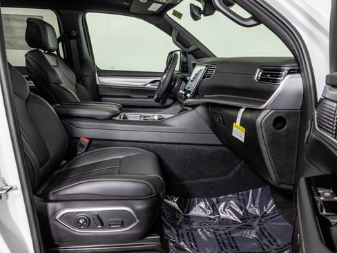New 2026 Jeep Grand Wagoneer 4WD w/ Premium Group I image 46