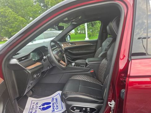Used 2025 Jeep Grand Cherokee Summit AWD/4WD image 6