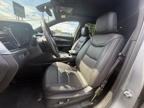 Used 2025 Cadillac XT6 Luxury w/ LPO, Floor Liner Package AWD/4WD image 9