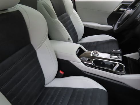 New 2025 Mitsubishi Outlander SE image 26