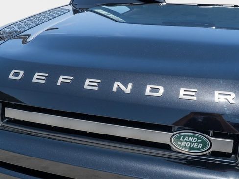 New 2025 Land Rover Defender 110 X-Dynamic SE image 9