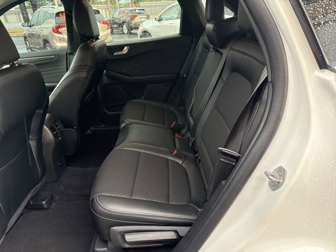 Used 2025 Ford Escape SE image 36